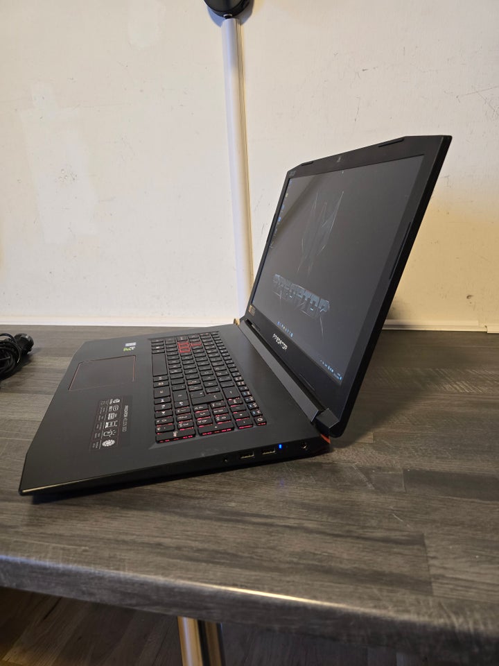 Acer PREDATOR  HELIOS 3000 GAMER