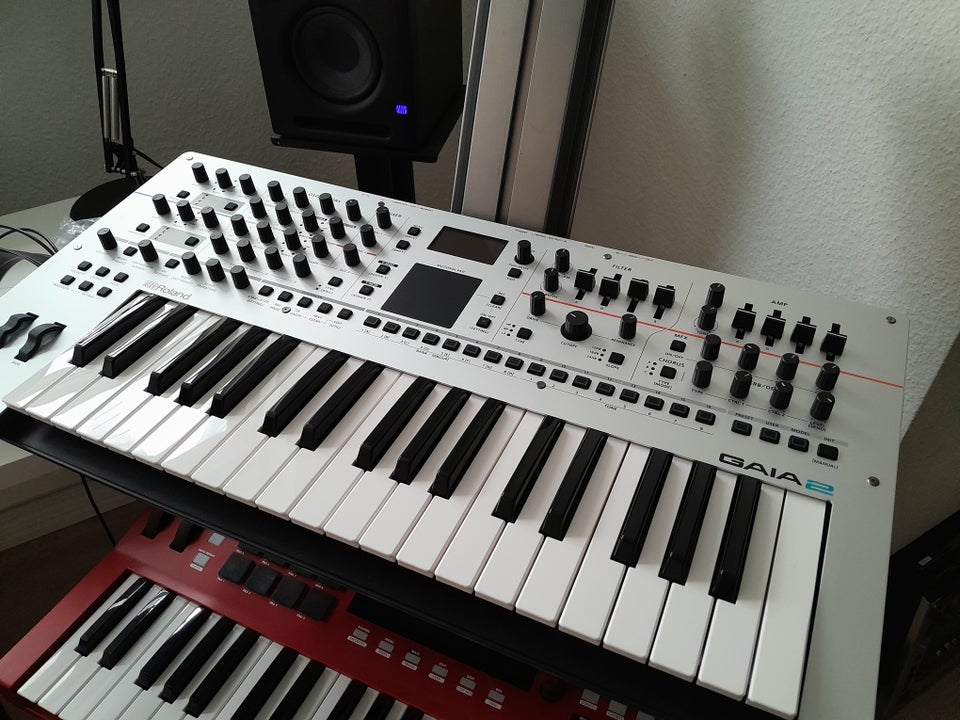 Synthesizer, Roland Gaia II