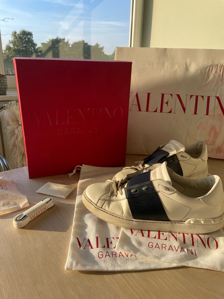 Sneakers Valentino str 45