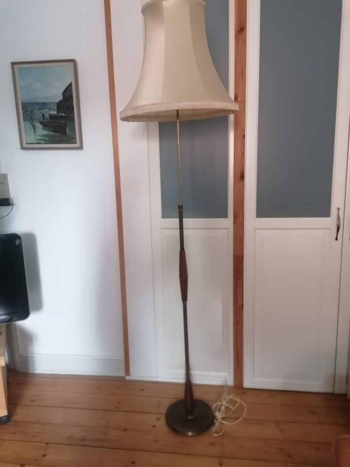 Gulvlampe, Dansk retro lampe i