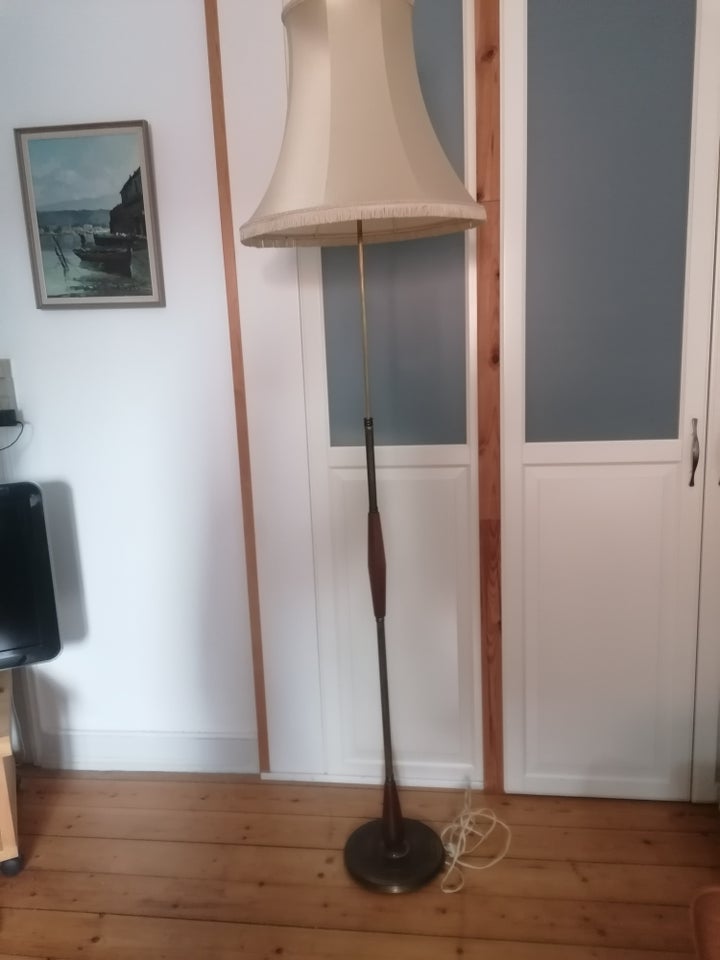 Gulvlampe, Dansk retro lampe i