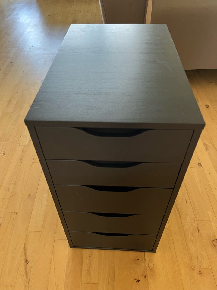 Skrivebord Malm IKEA b: 120 d: 60