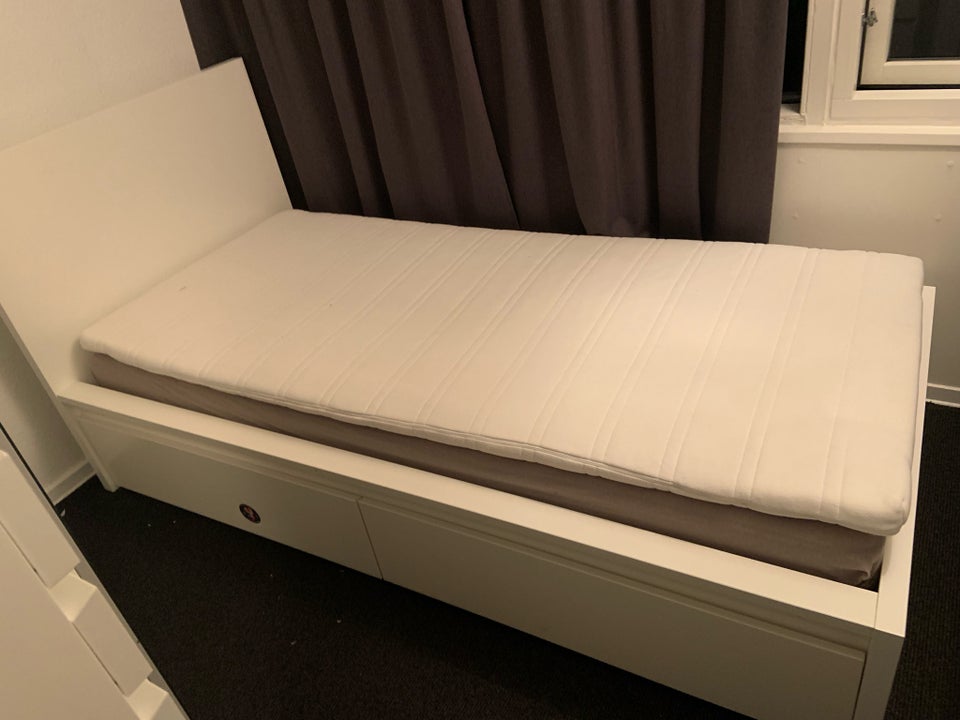 Enkeltseng, MALM fra IKEA, b: 90 l: