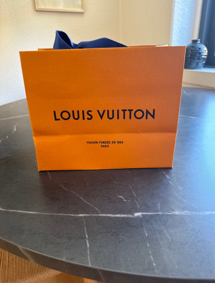 Pung, Louis Vuitton