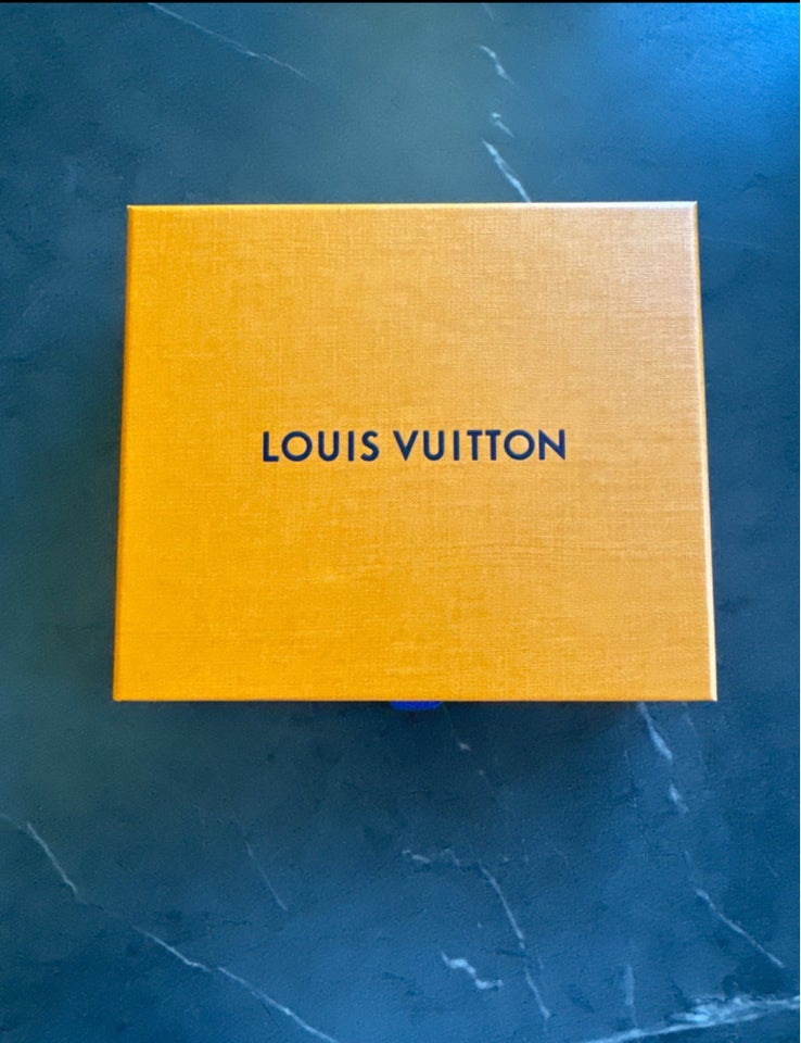 Pung, Louis Vuitton