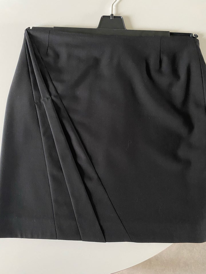 Pencil skirt , str. 38, Designers