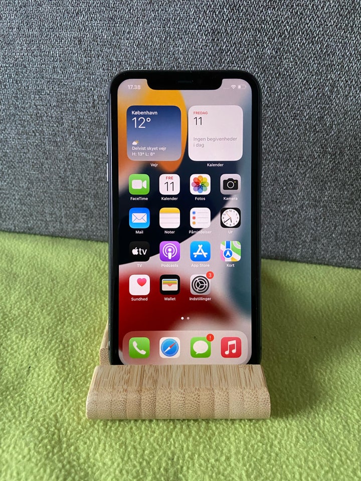 iPhone 11, 128 GB, sort