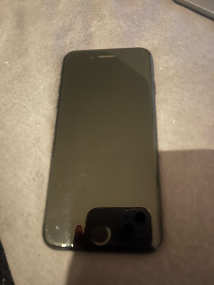 iPhone 7, 32 GB, sort