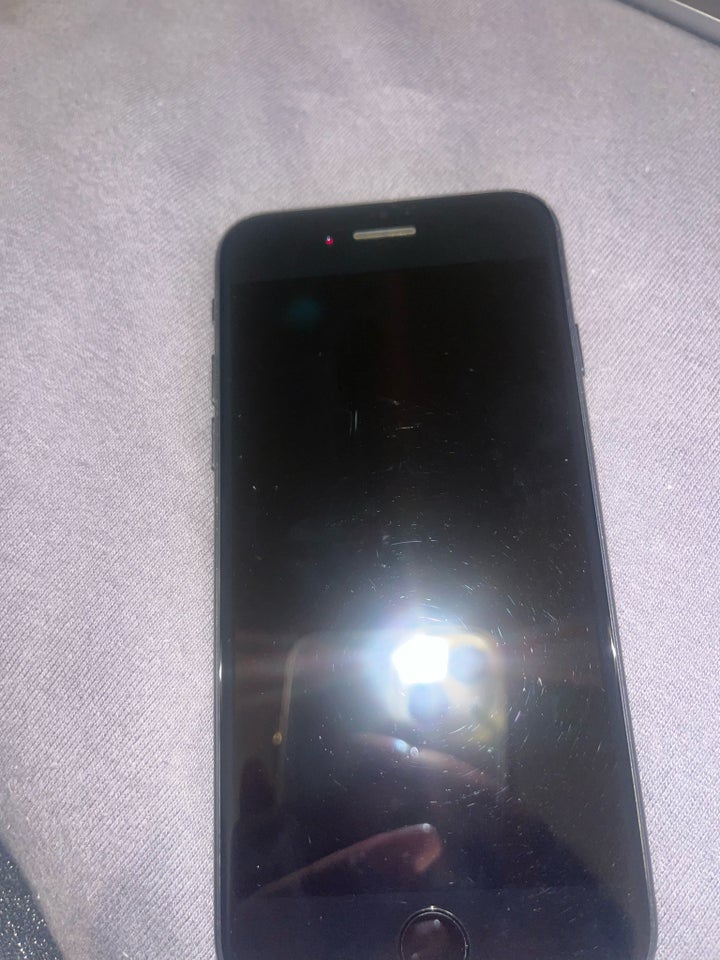 iPhone 7, 32 GB, sort