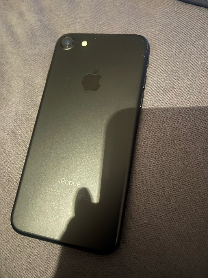 iPhone 7, 32 GB, sort