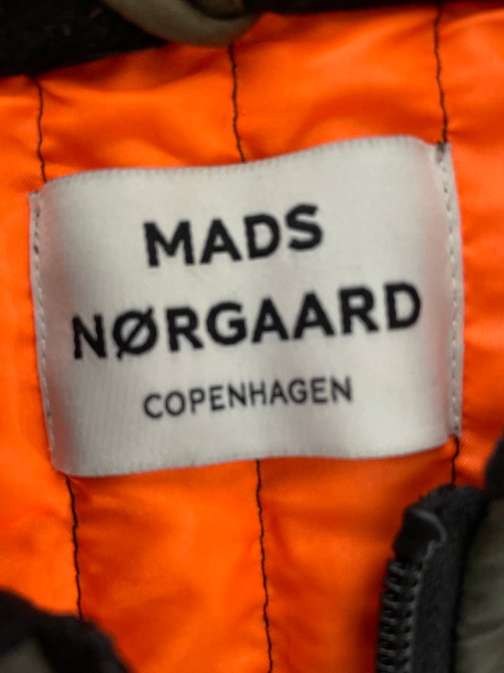 Jakke, Jakke, Mads Nørgaard