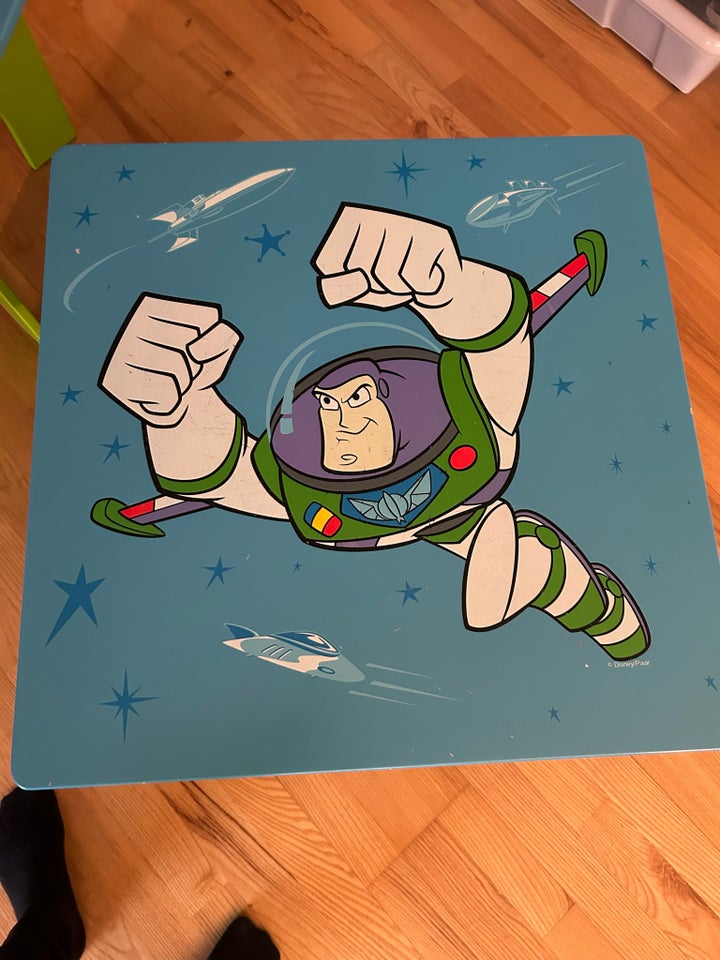 Andet legetøj, Bozz Lightyear bord