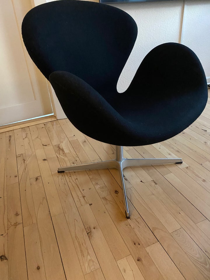 Arne Jacobsen Svane  Sort uld