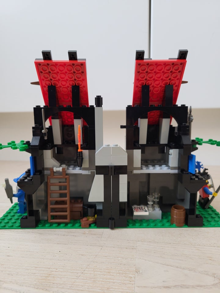 Lego Castle, 6048