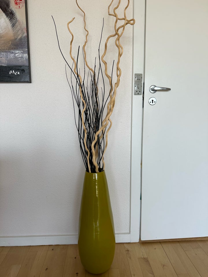 Høj vase med grene