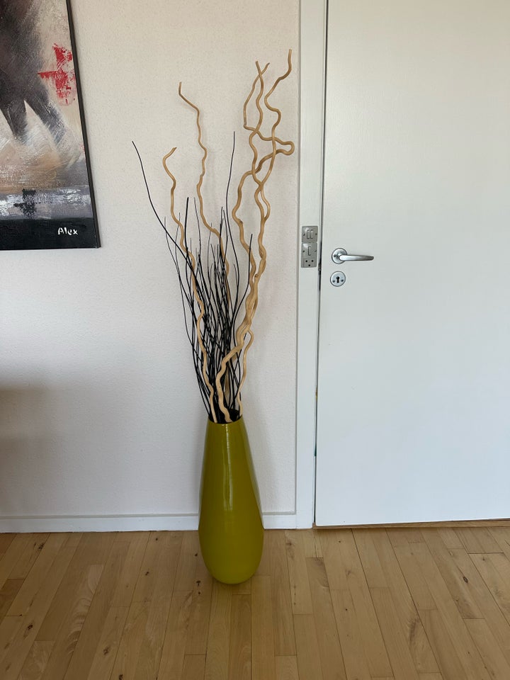 Høj vase med grene