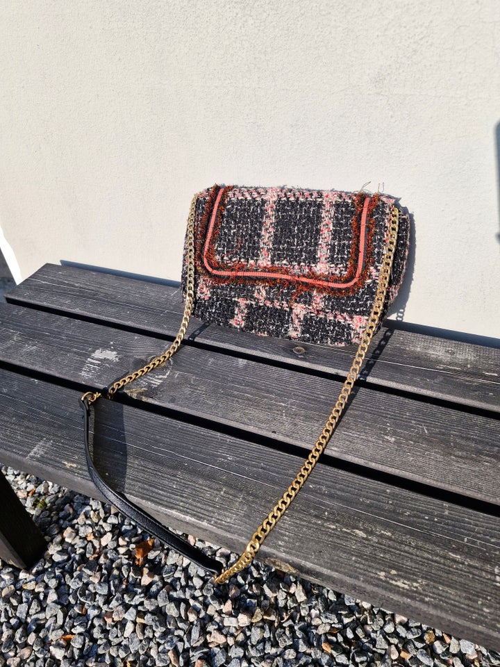 Crossbody, Beck Søndergaard