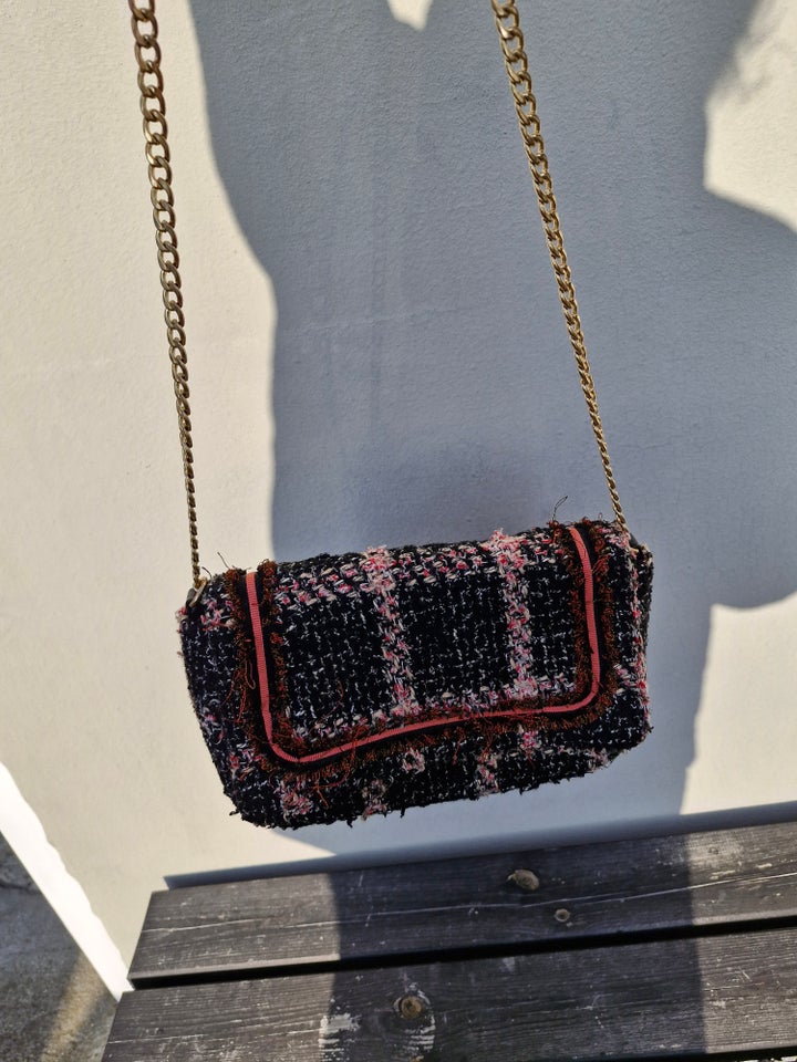 Crossbody, Beck Søndergaard