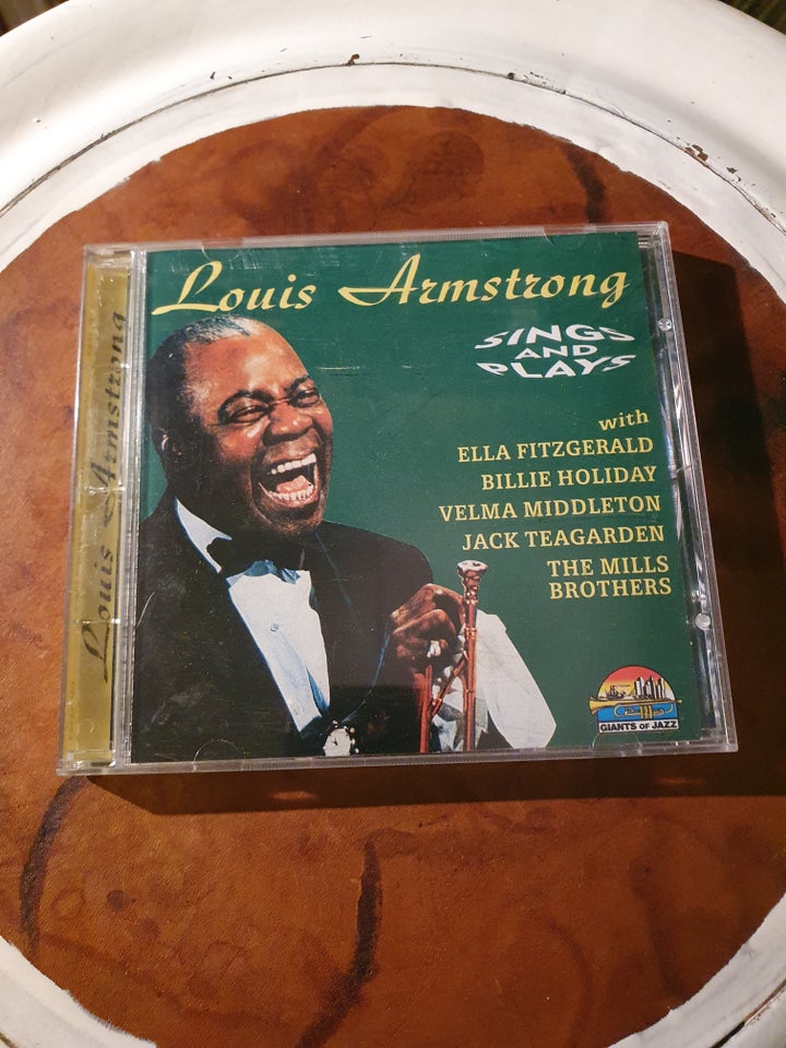 Louis Armstrong: Sings and plays