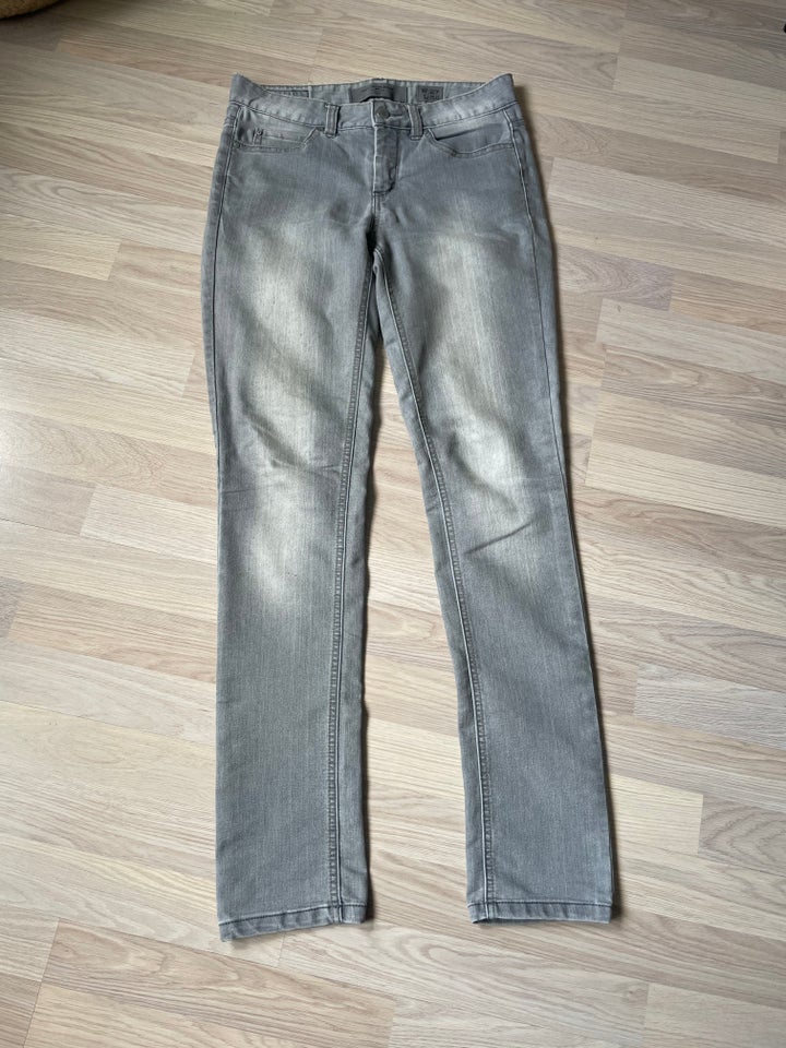 Jeans Vero Moda str 27