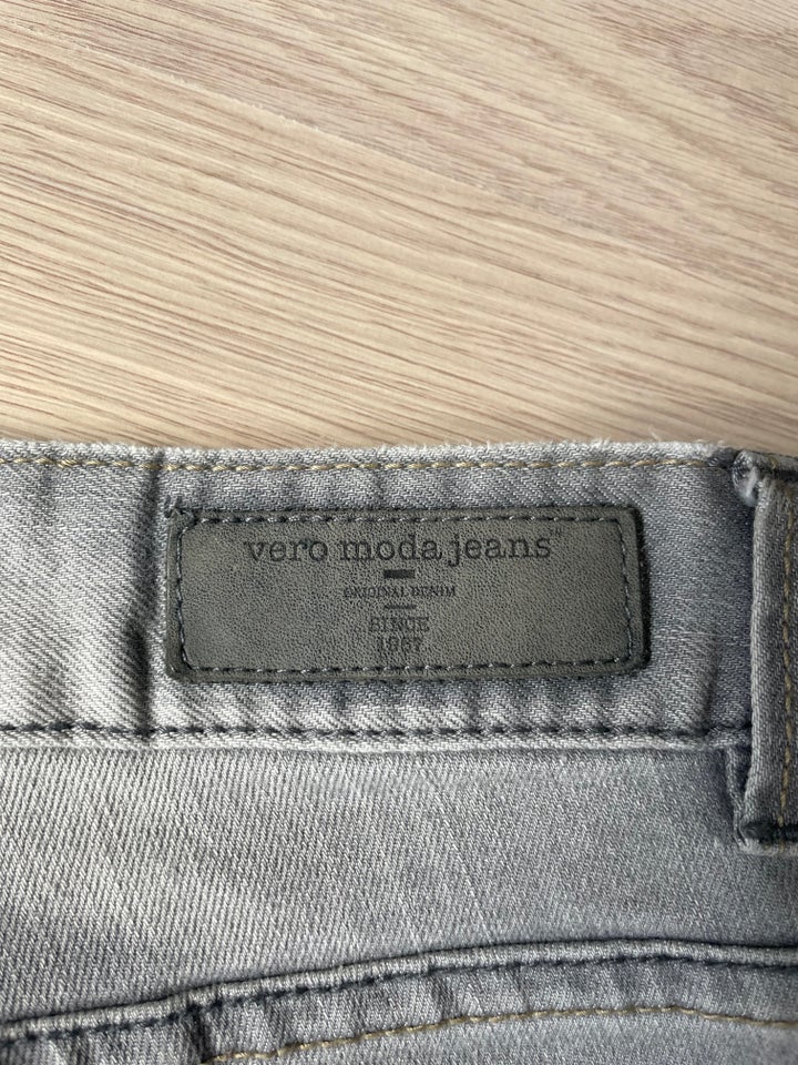 Jeans Vero Moda str 27