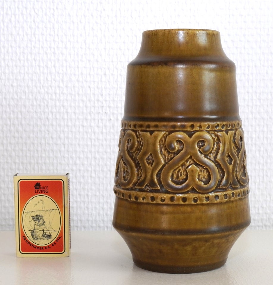 Olivengrøn vintage keramik vase