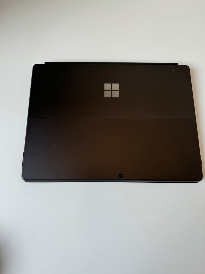 Microsoft Surface Pro 8, 2,4 GHz, 8