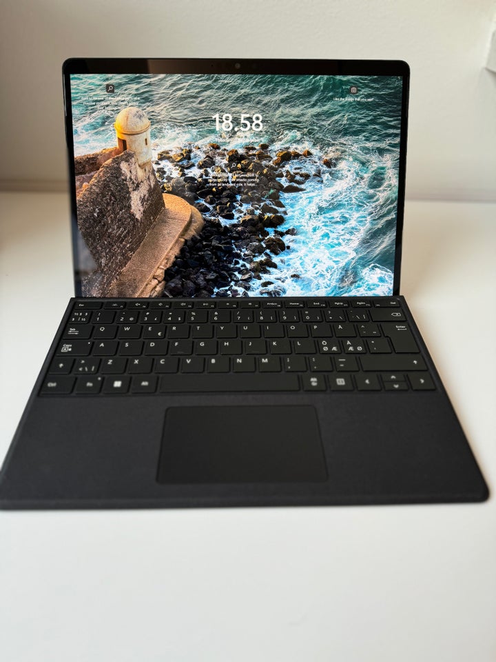 Microsoft Surface Pro 8, 2,4 GHz, 8