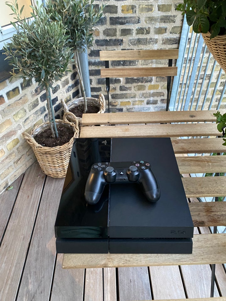 Playstation 4 500GB  Perfekt