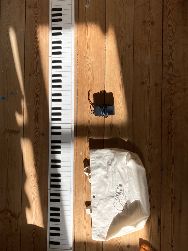 Piano, andet mærke, Carry on