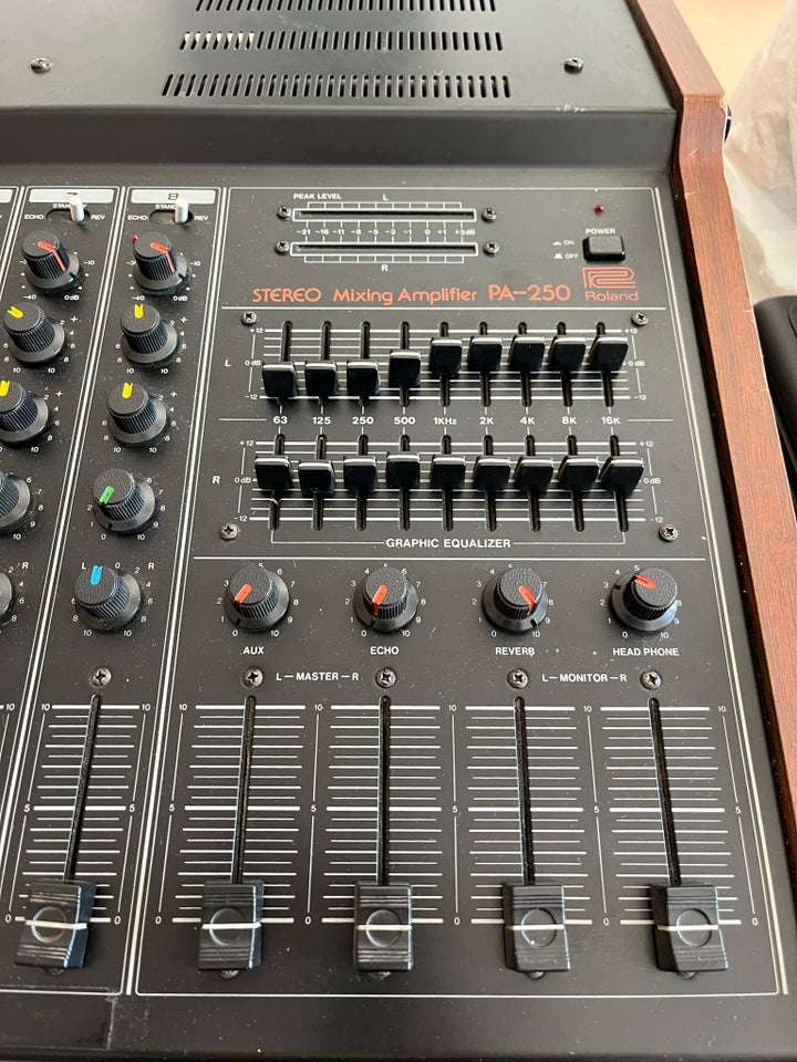 Mixer, Roland PA-250