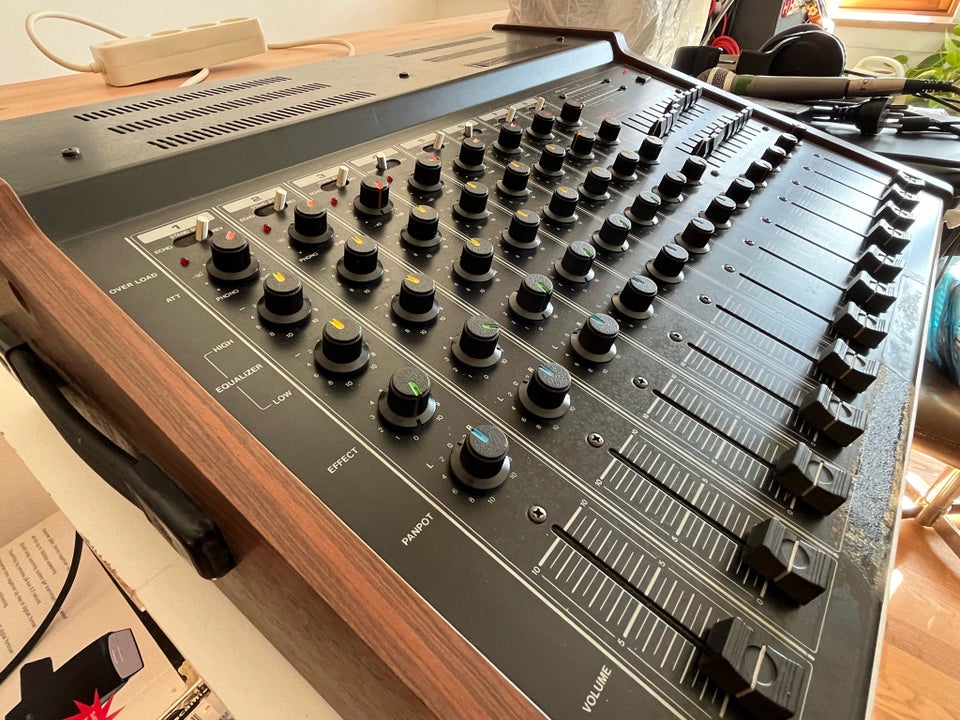 Mixer, Roland PA-250