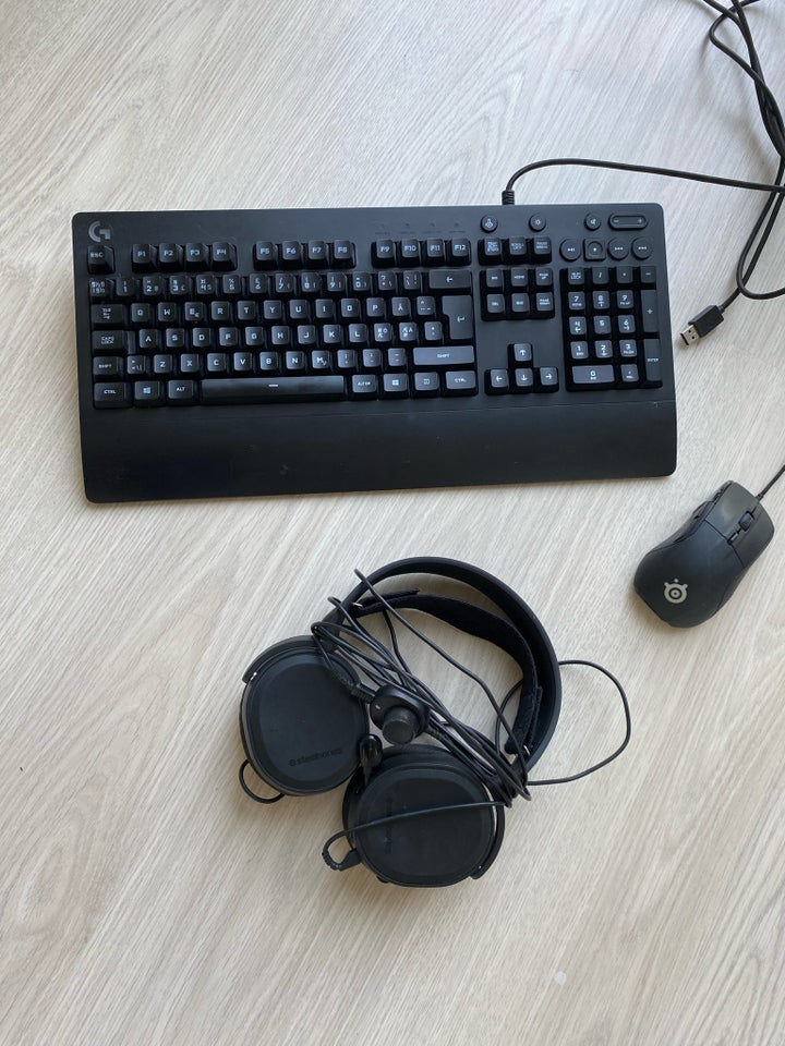 Gaming, Logitech, God