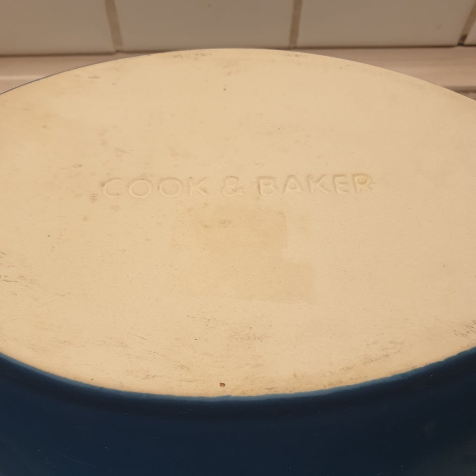 Ovnfast fad, Cook  Baker