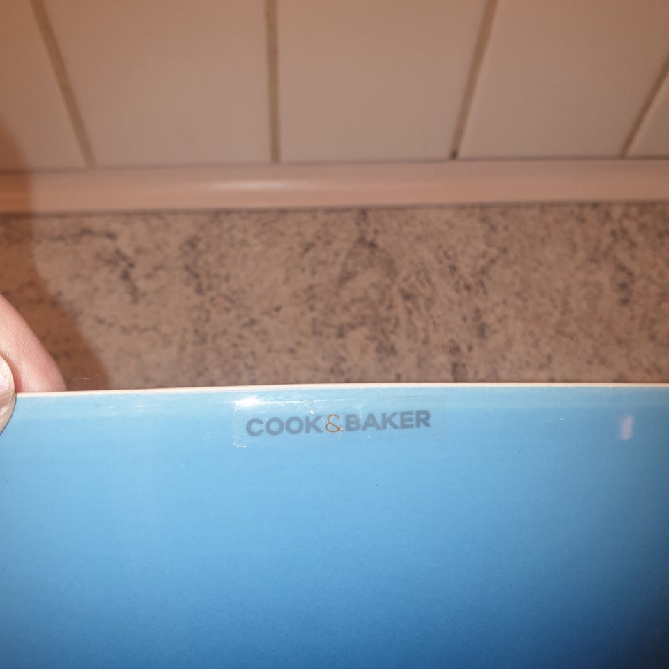 Ovnfast fad, Cook  Baker