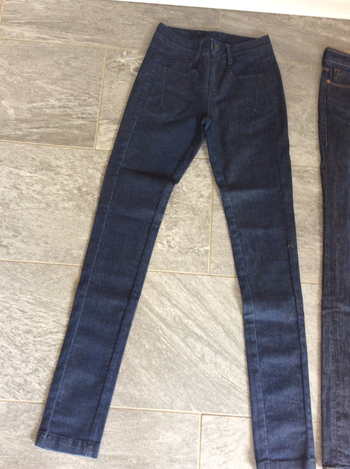 Jeans, Swane og Mavi, 1 par 30 kr 2 par