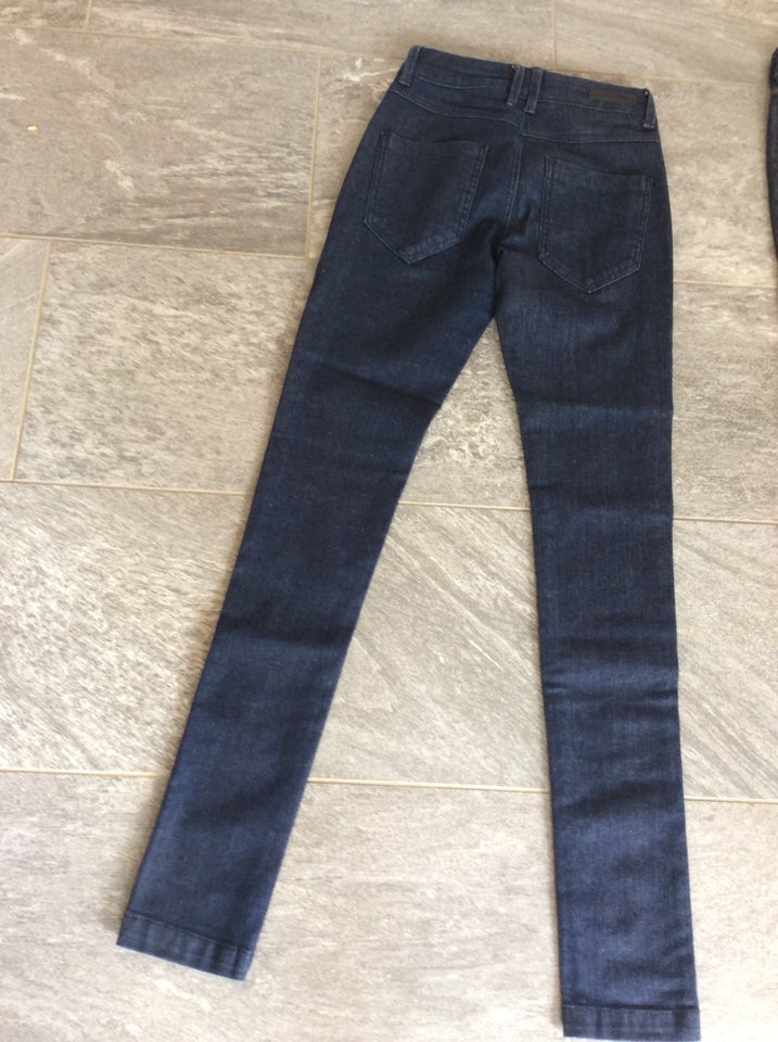 Jeans, Swane og Mavi, 1 par 30 kr 2 par