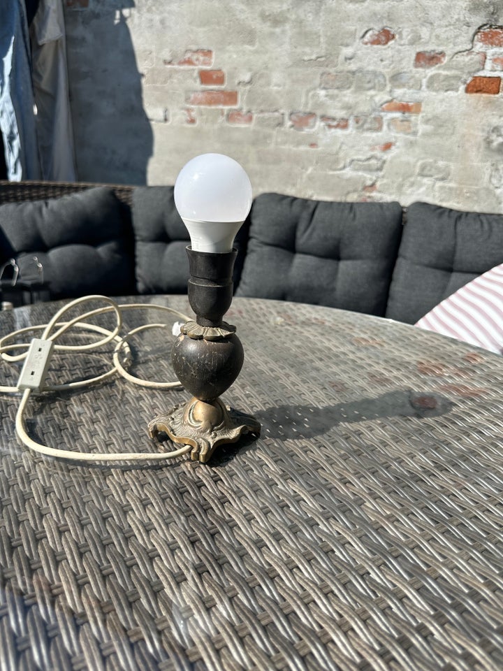 Lampe, Antik i træ og metal