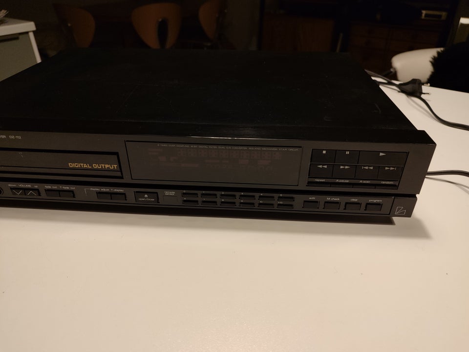 CD afspiller, Luxman, DZ-112