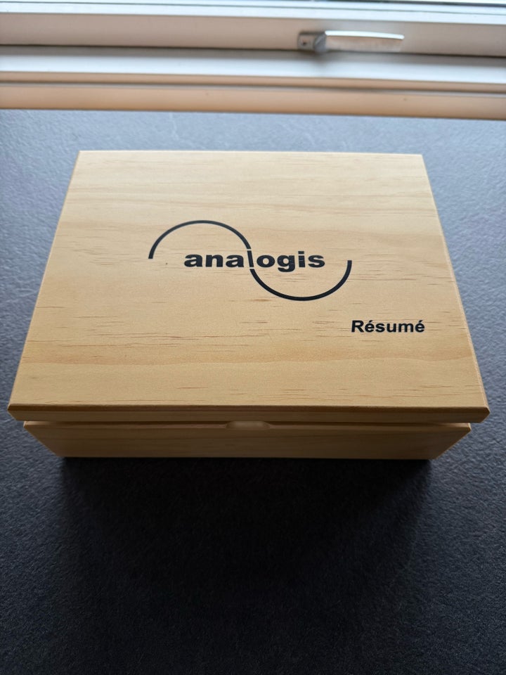 Andet, Andet, Analogis Resumë.