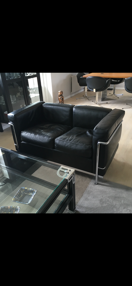 Le Corbusier LC2 sofa