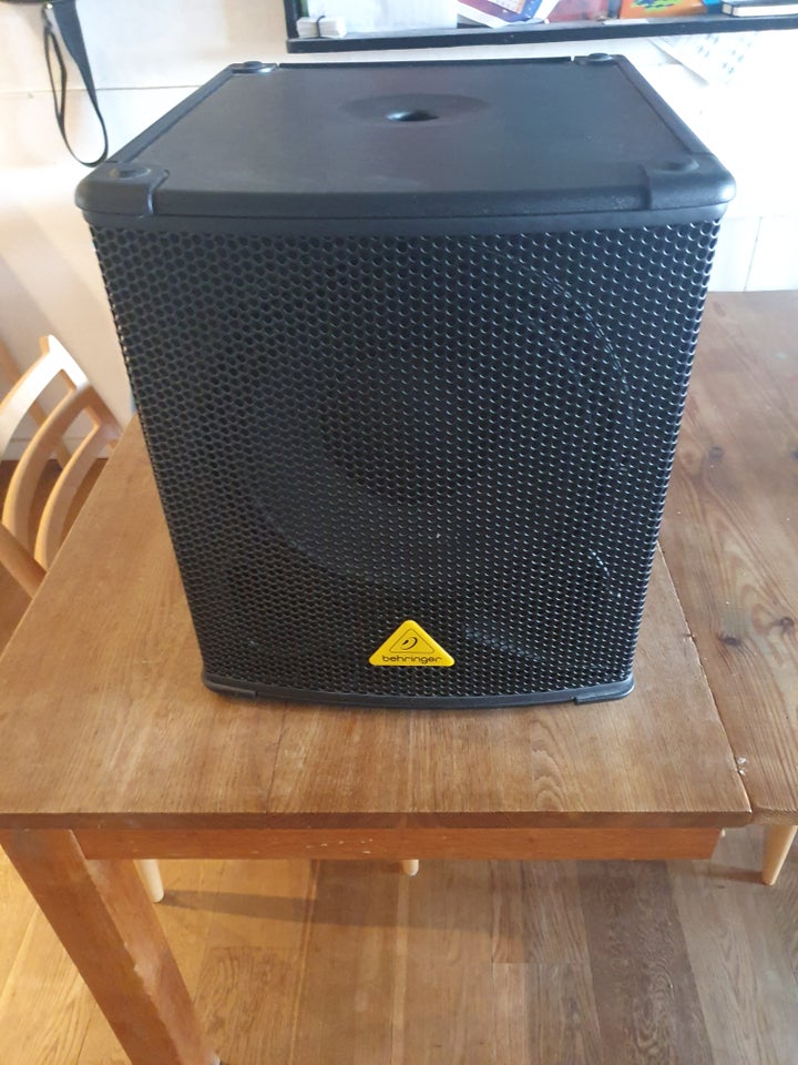 Subwoofer Behringer B-1200D Pro