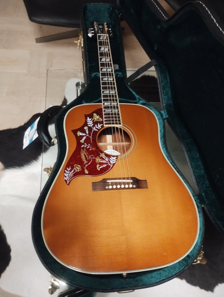 Halvakustisk, Gibson Hummingbird