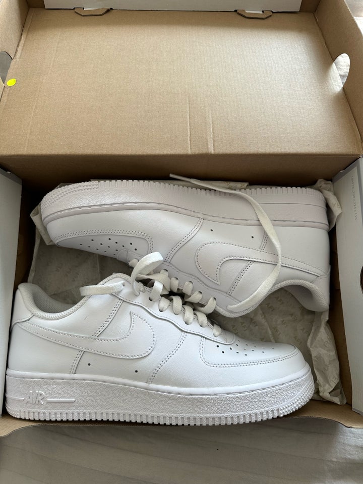 Sneakers, Nike Air Force 1, str. 43