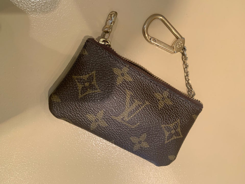 Pung, Louis Vuitton