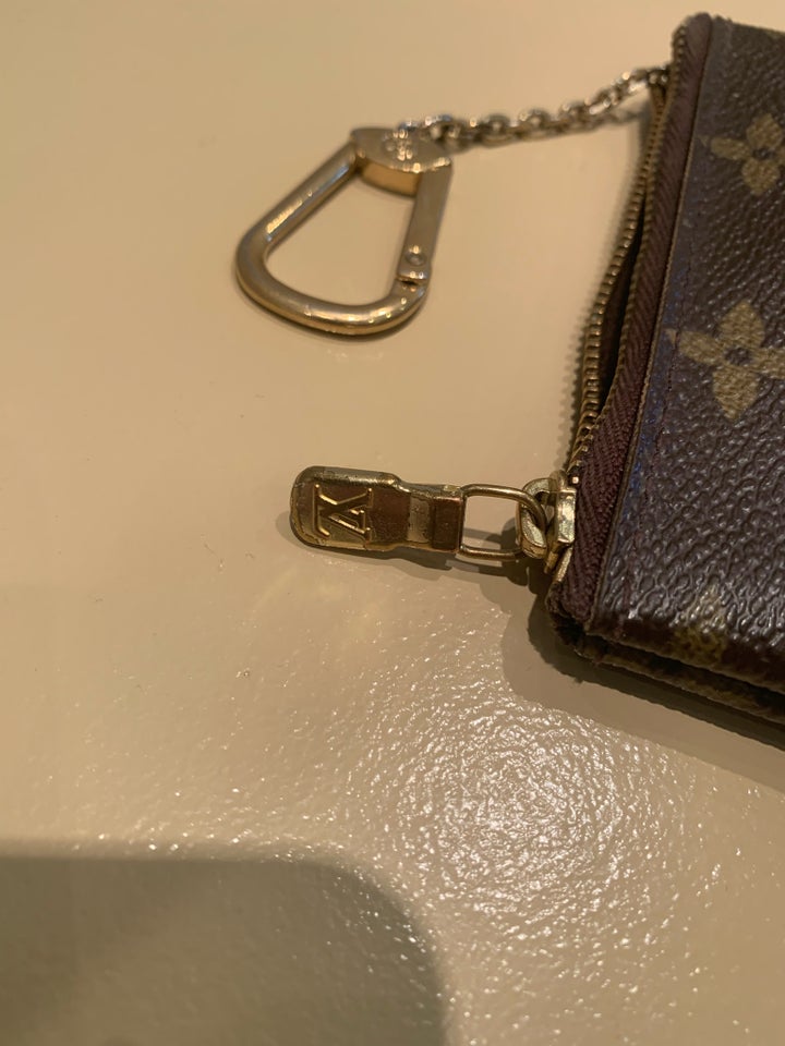 Pung, Louis Vuitton