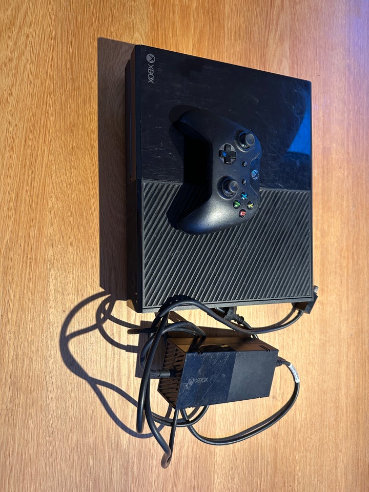 Xbox One, 1540 (500 gb), God