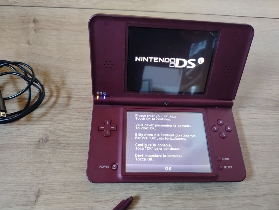 Nintendo DSI XL God