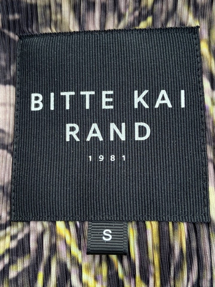 Anden kjole, Bitte Kai Rand, str. S