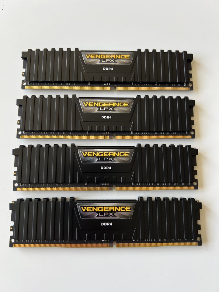 Corsair 64 GB DDR4 SDRAM